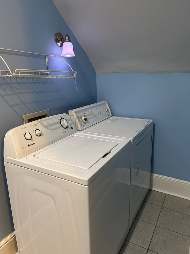 Building Photo - Savannah 1ST Floor of Duplex on Whitaker Street @ 34th-Near Forsyth Park