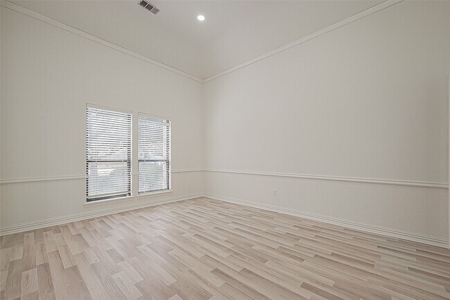 Building Photo - 1015 Sugar Lakes Dr