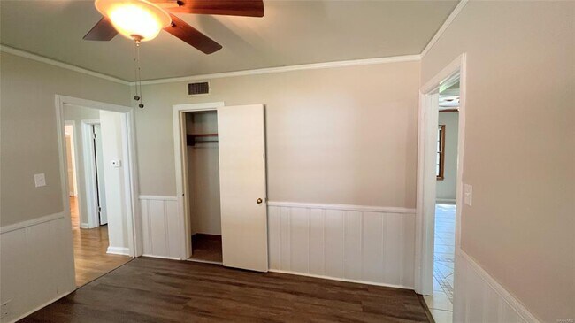 Building Photo - 804 Hillman St