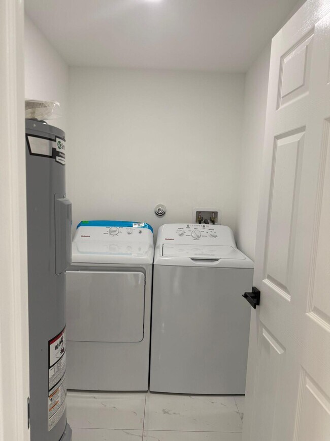 Building Photo - 4147 Success St