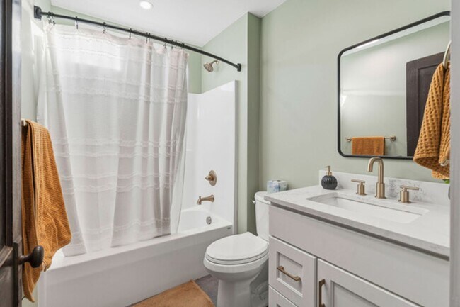 Building Photo - Furnished Country Home For Rent