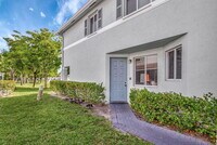 Building Photo - 1923 Alamanda Way
