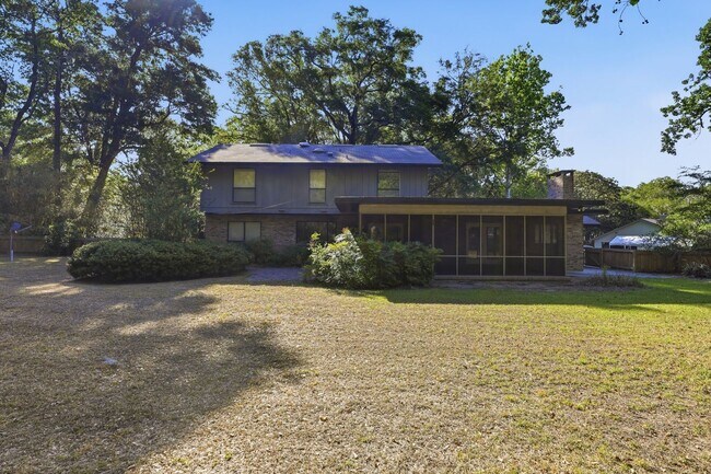 Building Photo - 4 Bedroom, 3 Bath House on 1 Acre in Fox Grove
