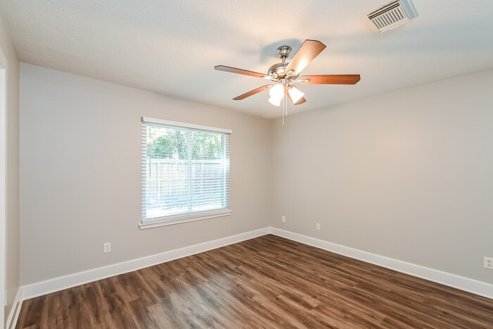 Building Photo - 21882 Pinewilde Ct