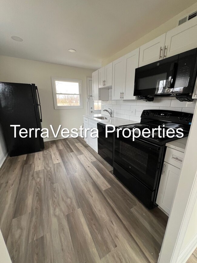 Building Photo - 3 Bed Single Family in Upper Deerfield!