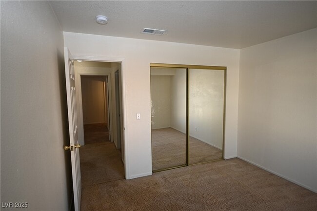 Building Photo - 8465 Blue Island Ave