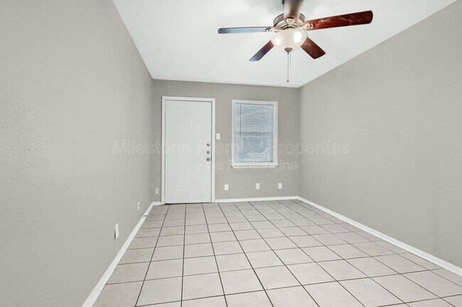 Building Photo - 816 S Crockett St