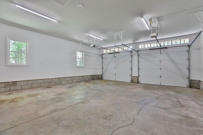 Building Photo - 80 Guy's Ln