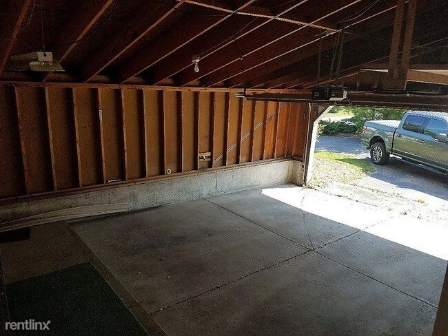 Building Photo - 1542 Lamberton Lake Dr NE