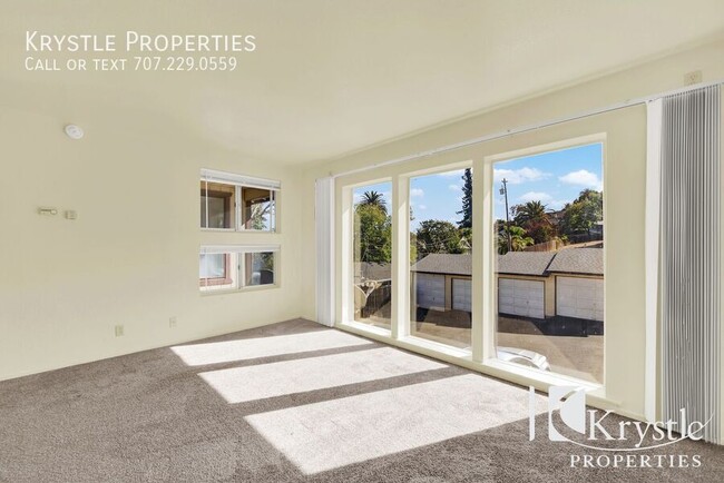 Building Photo - Spacious apartment with laundry hookups