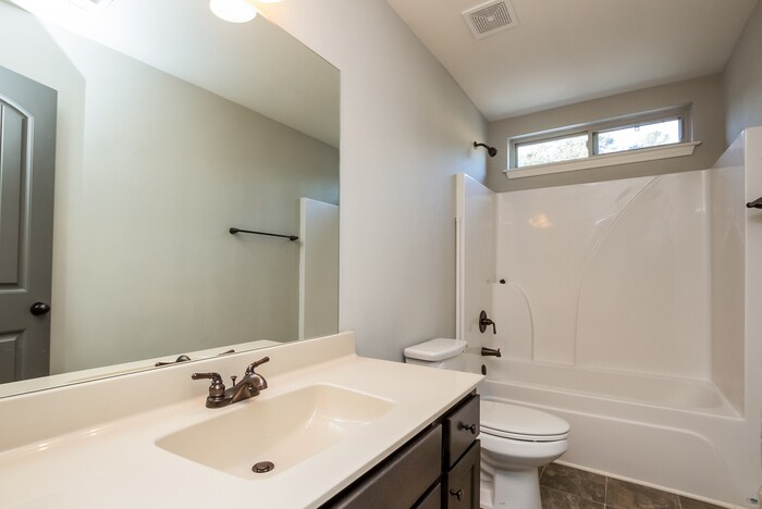 Building Photo - 333 Castle Top Ln SE