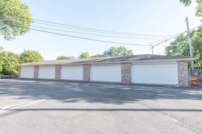 Building Photo - 224 Cedar Lake Rd N