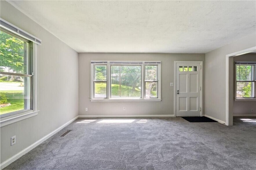 Building Photo - 1682 Bridgeport Dr NE