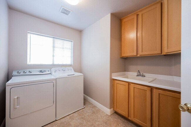 Building Photo - Beautiful Home in a Guard Gated Community