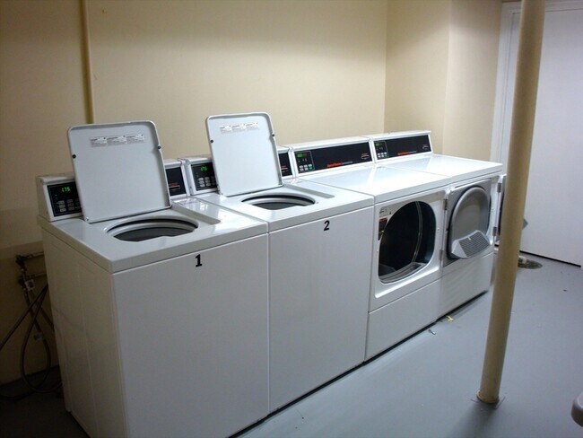 Building Photo - 297 Ashland Ave