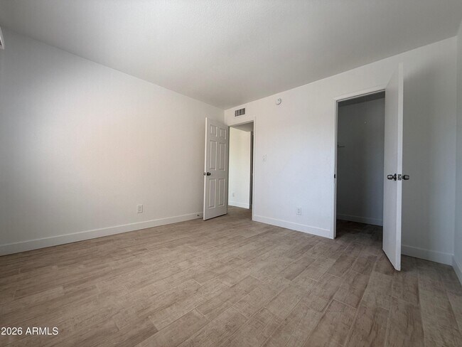 Building Photo - 4035 S 45th Pl