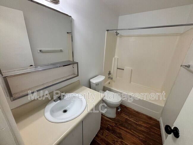 Building Photo - 4642 S Arlington Park Dr