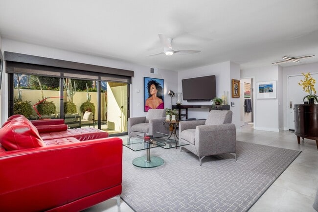 Building Photo - 1173 E Alejo Rd