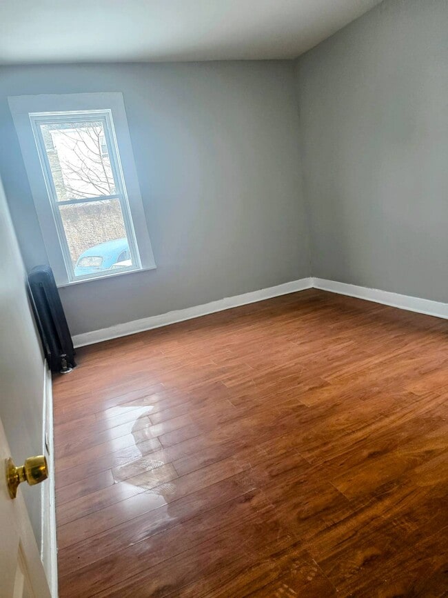 Building Photo - 349 Lyons Ave