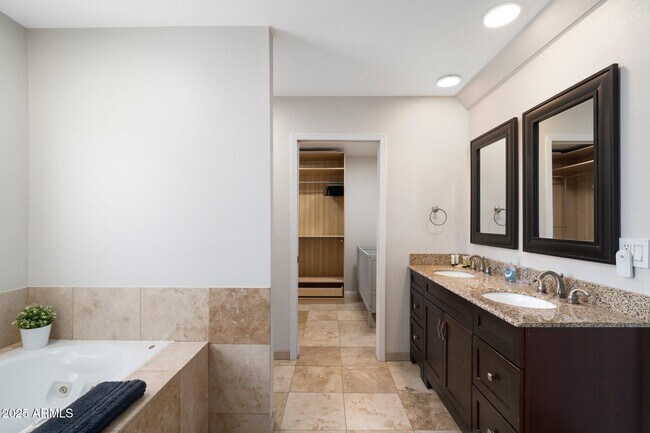 Building Photo - 7608 E Catalina Dr