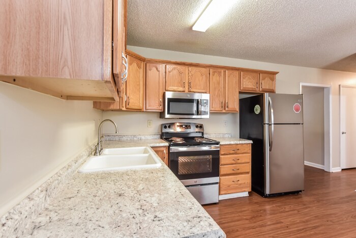 Building Photo - 14008 Armond Dr