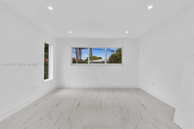 Building Photo - 8858 Harding Ave