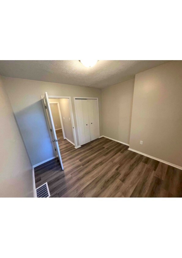 Building Photo - 576 High St NE