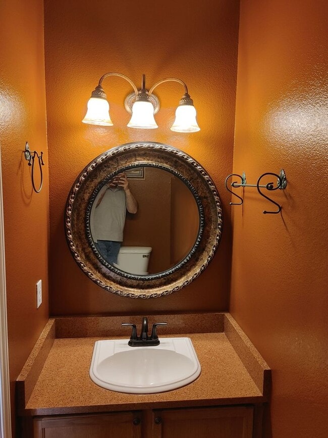 Building Photo - Beautiful 3 Bedroom / 2.5 Bath Townhome in Kyle