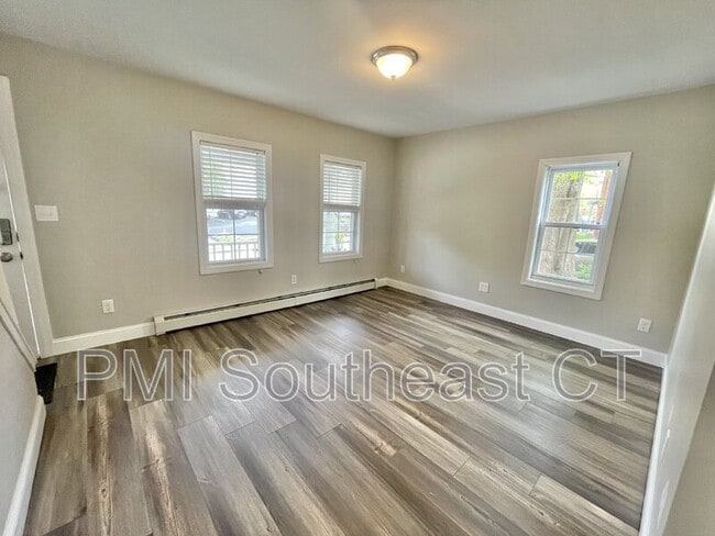 Building Photo - 253 Yantic St