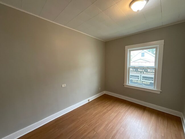 Building Photo - 3392 W 49th St