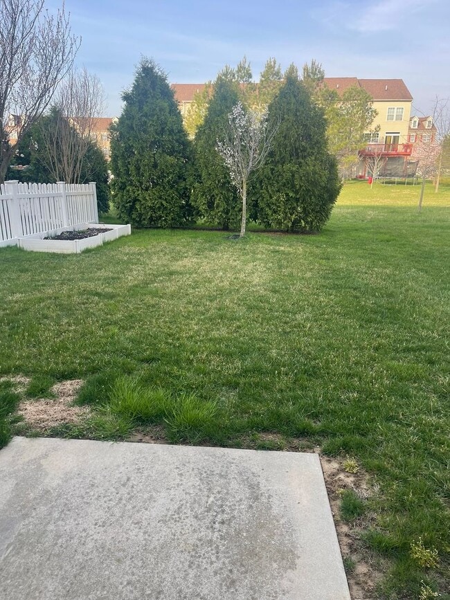 Building Photo - 3 bedroom 2 1/2 bath Townhouse in Bayberry