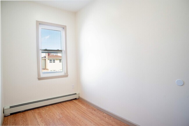 Building Photo - 428 69th St