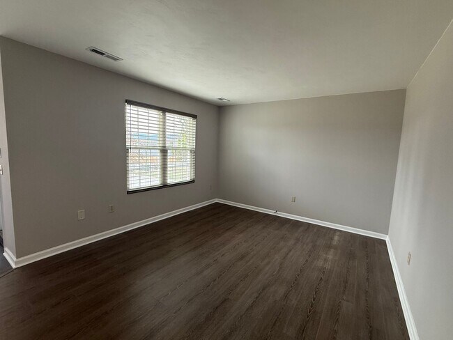 Building Photo - Newly Renovated Duplex in North County