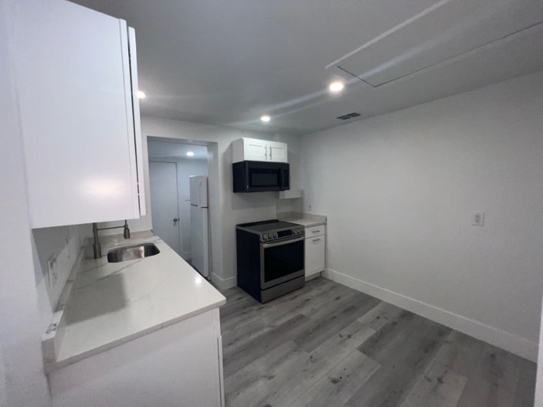 Building Photo - 6439 Willow Wood Ln