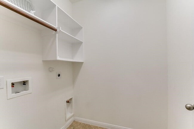 Building Photo - 5803 Cedar Field Way