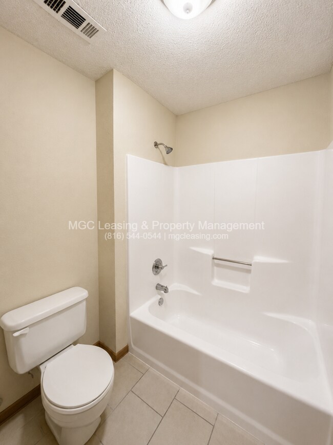 Building Photo - Chapel Oaks Community of Lee's Summit - $500 off September rent with immediate move in!!