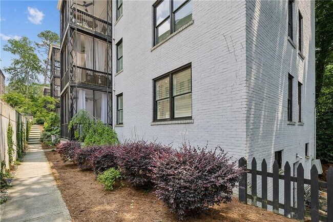 Building Photo - 68 Peachtree Memorial Dr NW