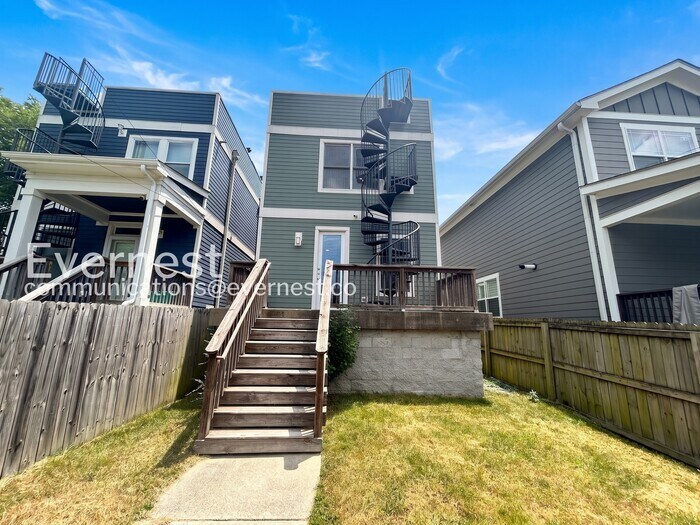 Building Photo - 2905a Davis Ave
