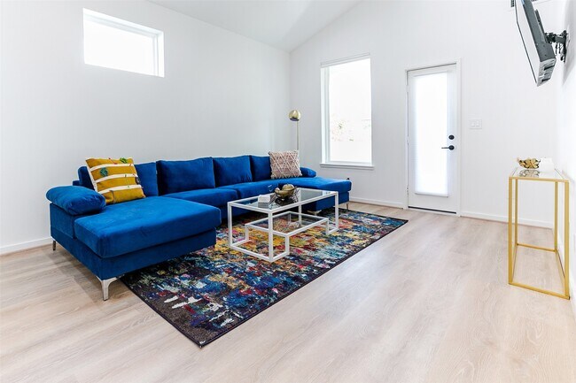 Building Photo - 4303 Chester St