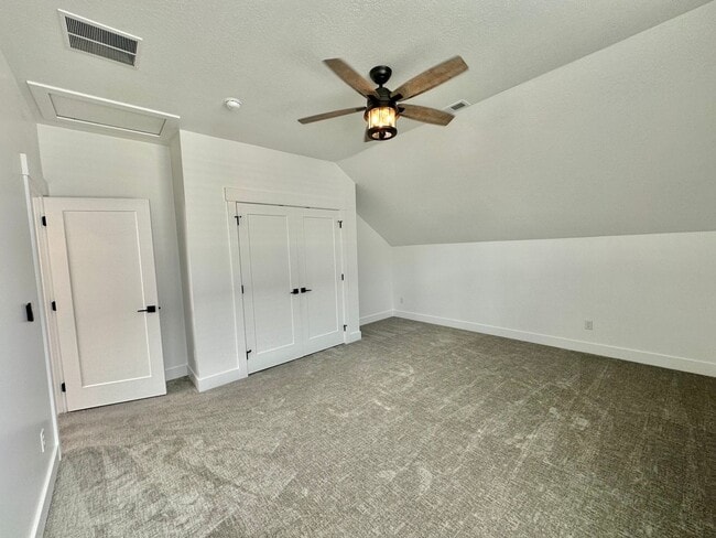 Building Photo - Gorgeous 5 Bed 3.5 Bath Home at Daybreak I...