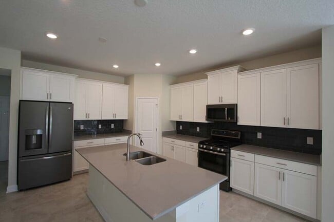 Building Photo - 15248 Purple Martin St