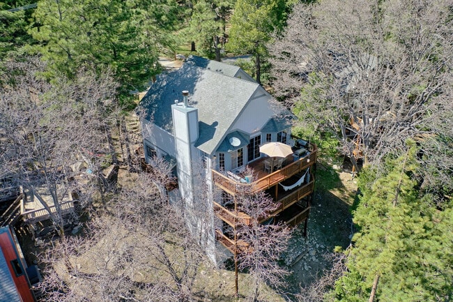 Building Photo - 221 Grizzly Rd