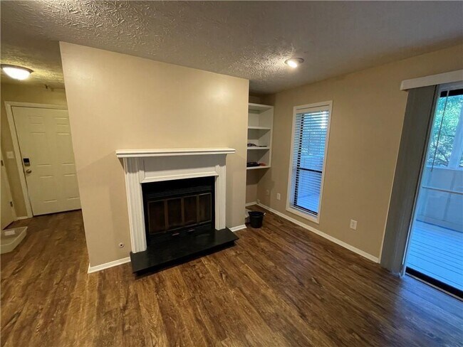 Building Photo - 803 Wynnes Ridge Cir SE