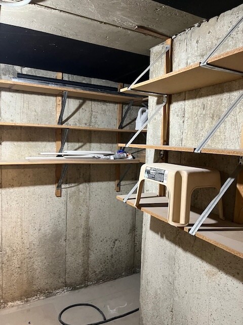 Storage - 2112 W Bowling Ave