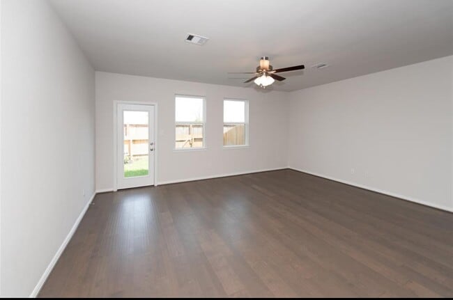 Building Photo - 27930 Western Crk Ct