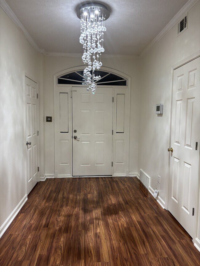 Building Photo - 203 Walnut Gardens Dr