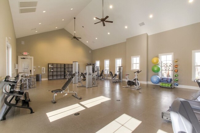 Building Photo - Well appointed Townhome