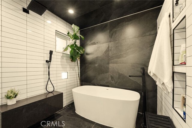 Building Photo - 610 9th St