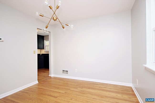 Building Photo - 211 Greentree Park