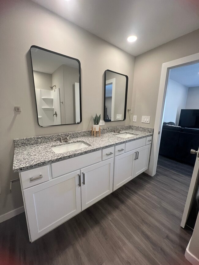 Building Photo - 444 Wood Ave